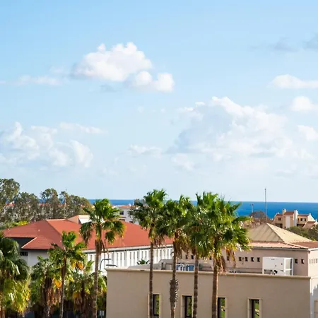 Location - Walk To The Beach, Shops & Dining