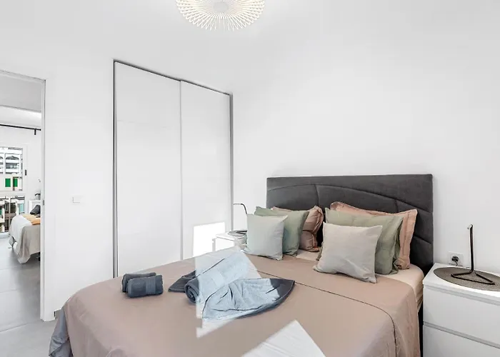 Location - Walk To The Beach, Shops & Dining