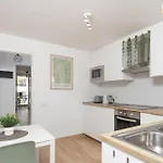 Location - Walk To The Beach, Shops & Dining *