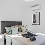 Location - Walk To The Beach, Shops & Dining Lägenhet Playa de las Americas (Tenerife)