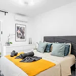 Location - Walk To The Beach, Shops & Dining Playa de las Americas (Tenerife)