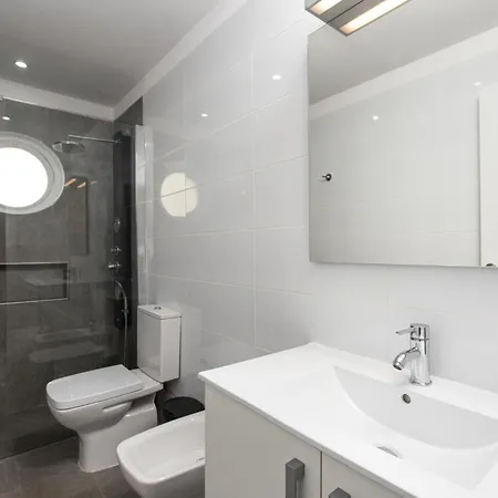 Location - Walk To The Beach, Shops & Dining Daire Playa de las Américas