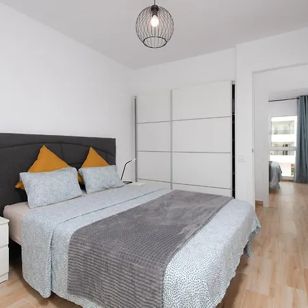 Location - Walk To The Beach, Shops & Dining Daire *