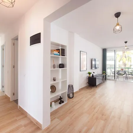 Location - Walk To The Beach, Shops & Dining Daire