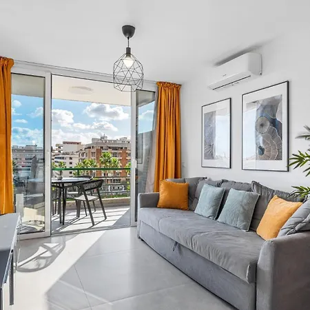 Location - Walk To The Beach, Shops & Dining Daire *
