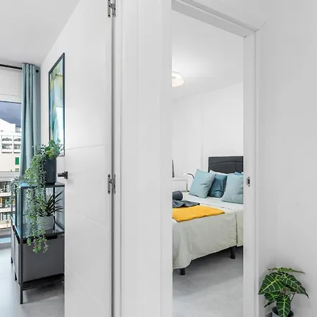 Location - Walk To The Beach, Shops & Dining Daire Playa de las Américas