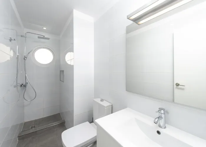 Location - Walk To The Beach, Shops & Dining * 美洲海滩