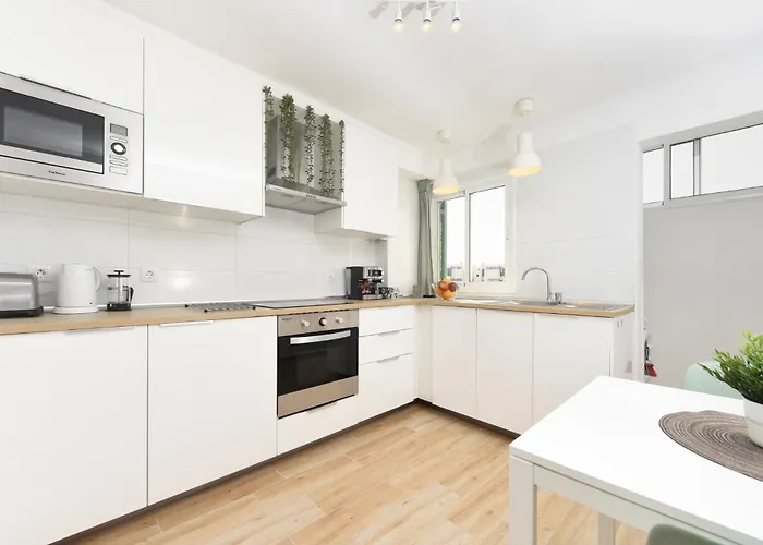 Location - Walk To The Beach, Shops & Dining Apartman *