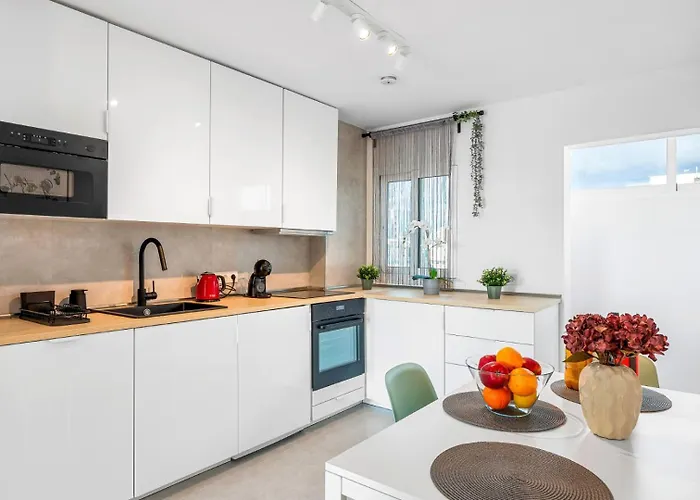 Location - Walk To The Beach, Shops & Dining * 美洲海滩