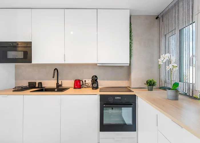 Location - Walk To The Beach, Shops & Dining Apartman