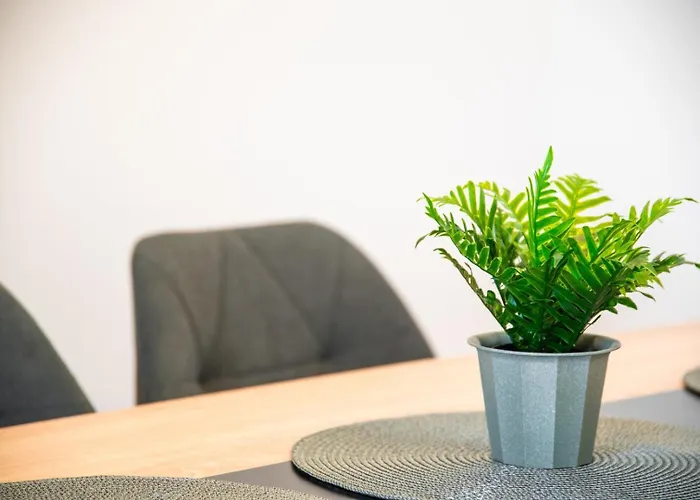 Location - Walk To The Beach, Shops & Dining