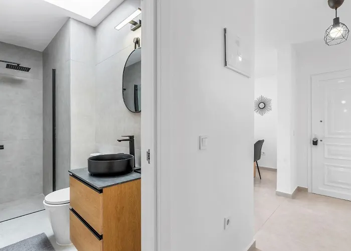 Location - Walk To The Beach, Shops & Dining 公寓