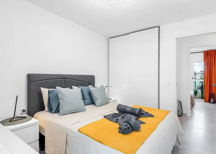 Location - Walk To The Beach, Shops & Dining * 美洲海滩