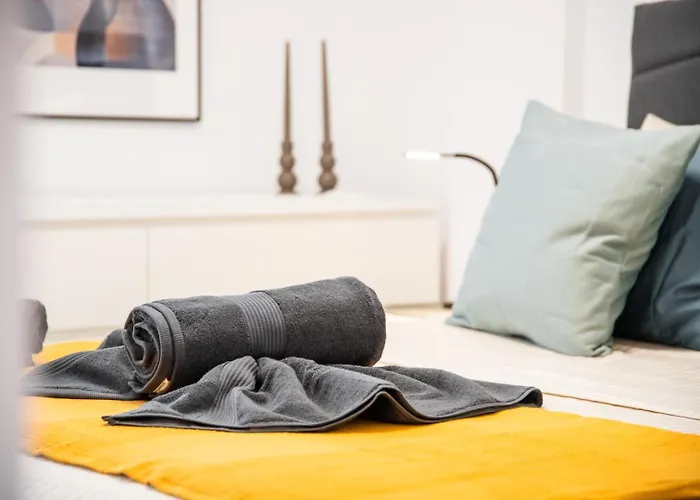 Location - Walk To The Beach, Shops & Dining Apartman *