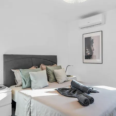 Location - Walk To The Beach, Shops & Dining Apartamento Playa de las Américas