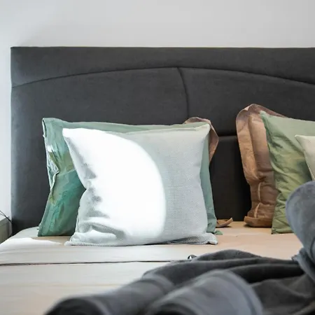 Location - Walk To The Beach, Shops & Dining Playa de las Américas